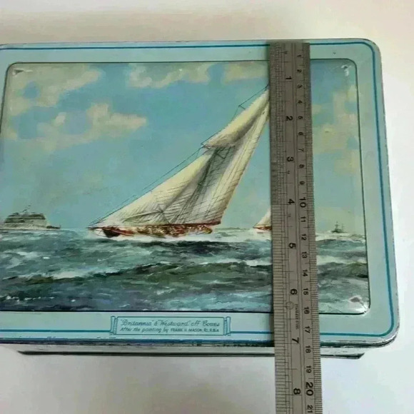 Antique Waller & Hartley Milady tin featuring Britannia & Westward off Cowes - Picture 6 of 7